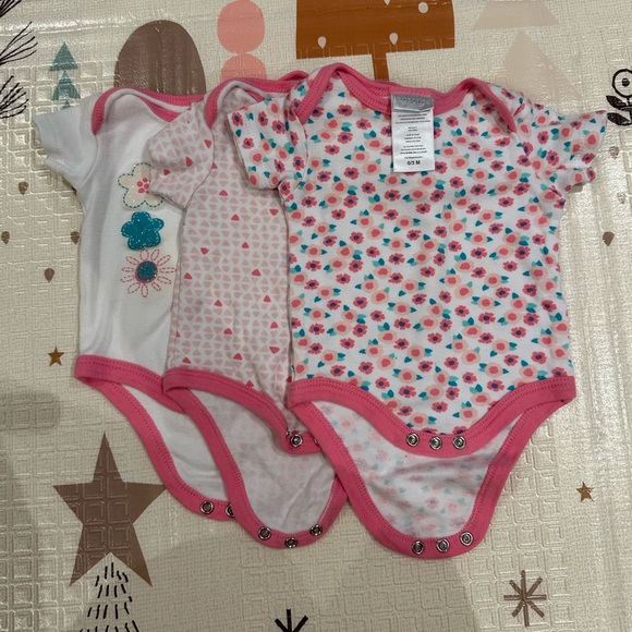 0-3 months Absorba Baby Girl Clothes Onesies - Picture 3 of 6